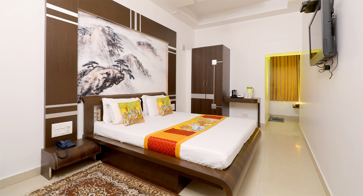 luxury non ac room in hotel leef inn stay in Mount Abu